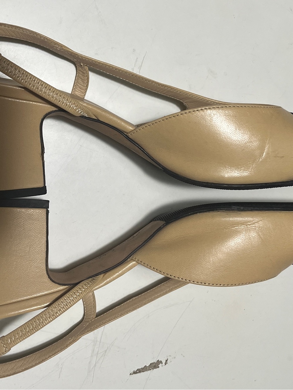 CHANEL Beige and Black Two-Tone Slingback Mules - Picture 4 of 14